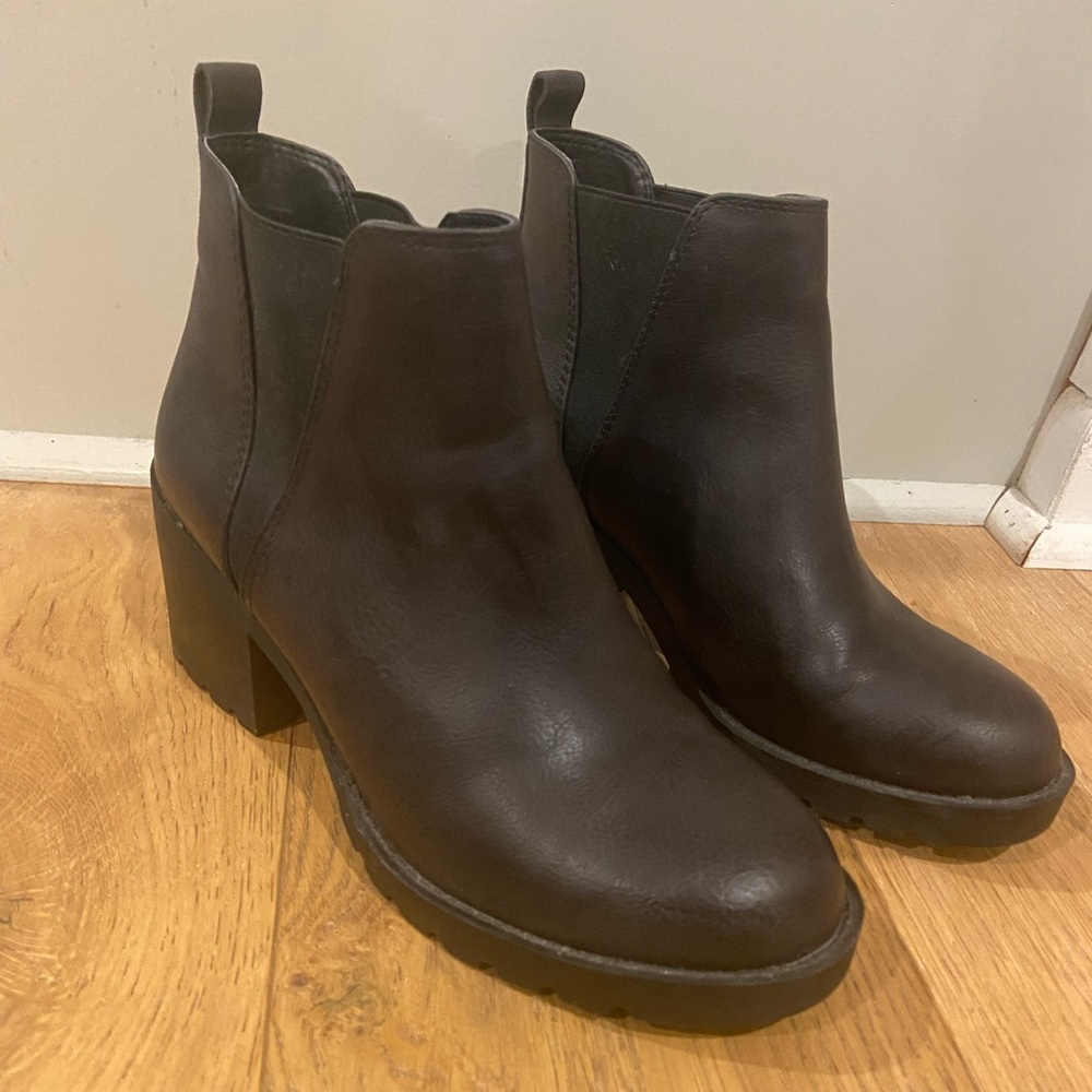 Xappeal Chunky Black Heeled Boot. Size 8. Like new!